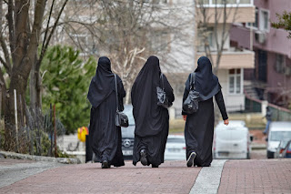 10 Keuntungan Bagi Muslimah Mengenakan Hijab Syar'i 10 Keuntungan Bagi Muslimah Mengenakan Hijab Syar'i