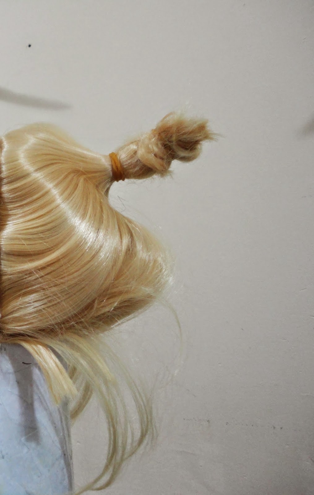 Yuna Cynthia: Tutorial: Como peinar la peluca de Sailor Moon