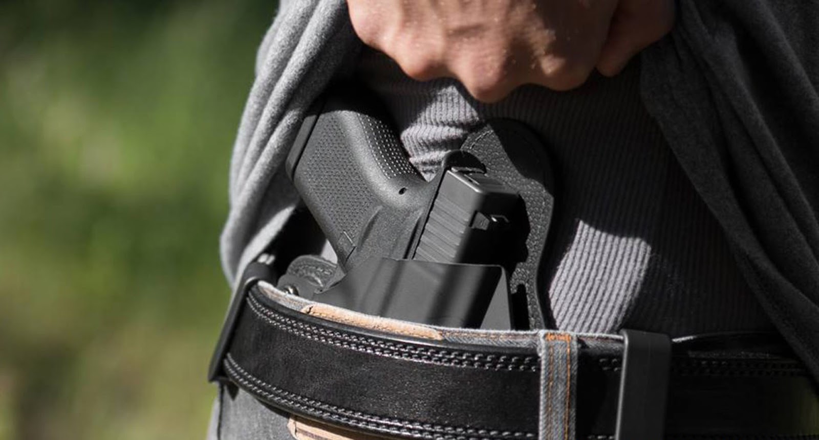 гражданское огнестрельное оружие. носимое вооружение. ножны для боевого ножа. револьвер в кобуре. бронежилет цсн фсб.