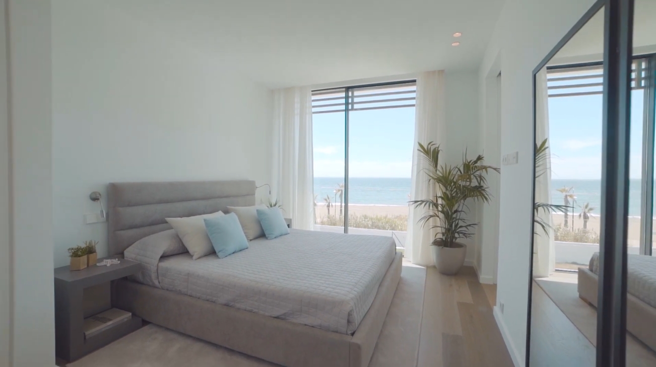 Home Interior Design Tour vs. Luxury frontline beach villa between Marbella and Estepona