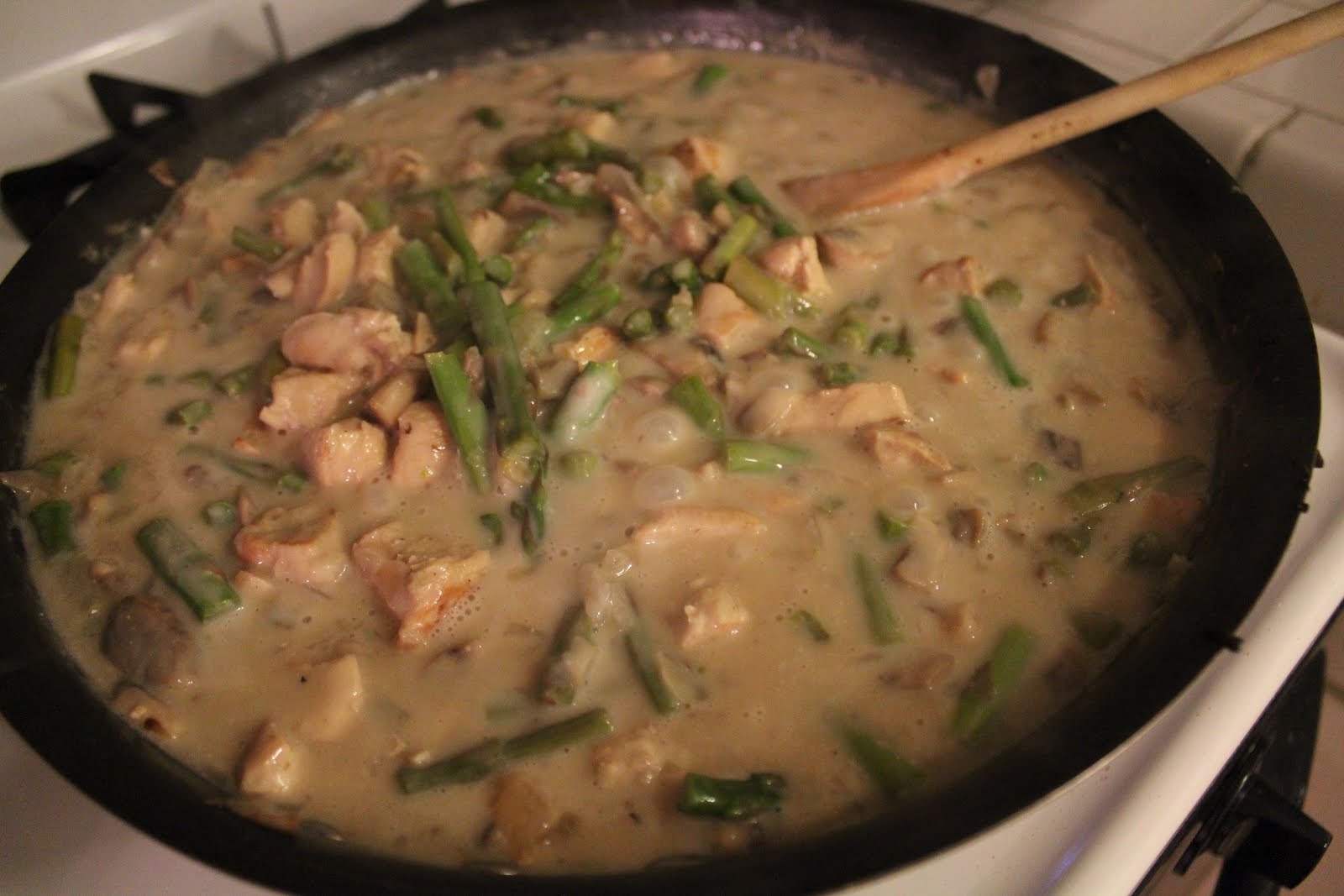 Low Fat Creamy Mushroom and Asparagus Chicken - Yummy Healthy Easy