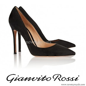 Crown-Princess-Mary-wore-Gianvito-Rossi-Black-Suade-Pumps.jpg