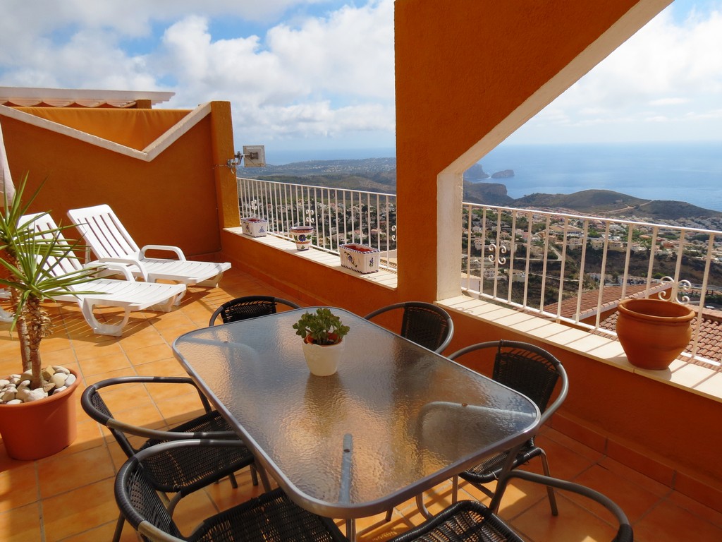 CB Property Sales Three bedroom duplex apartment for sale on Cumbre