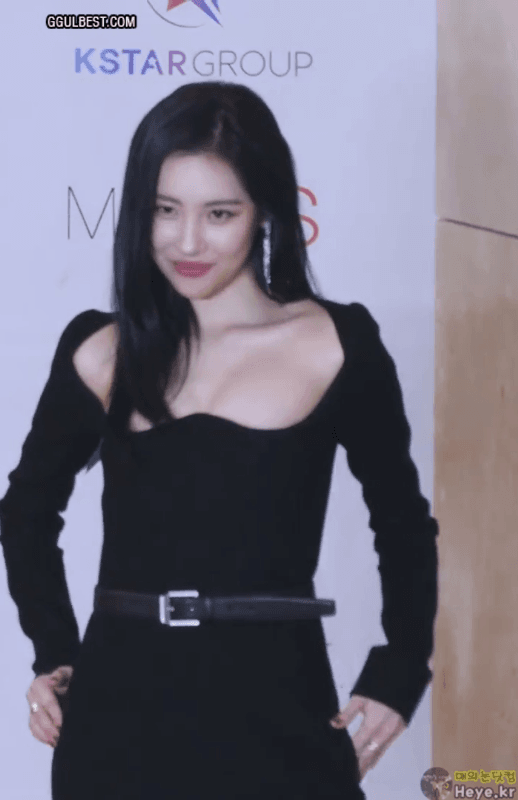 GIF FACTORY SUNMI Red Carpet Dress .gif