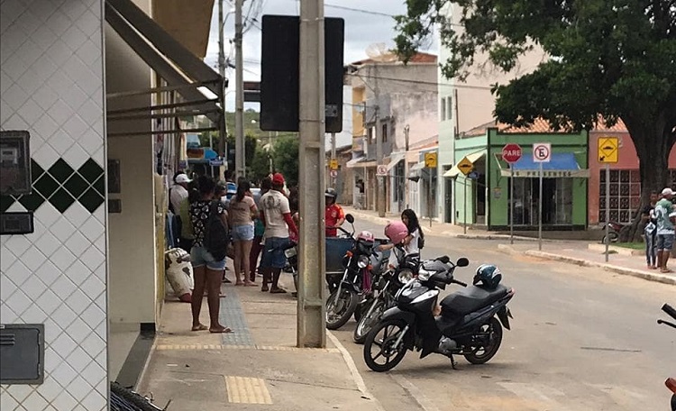 Bandidos armados assalta correspondente bancário do Bradesco em Guajeru Bandidos armados assalta correspondente bancário do Bradesco em Guajeru
