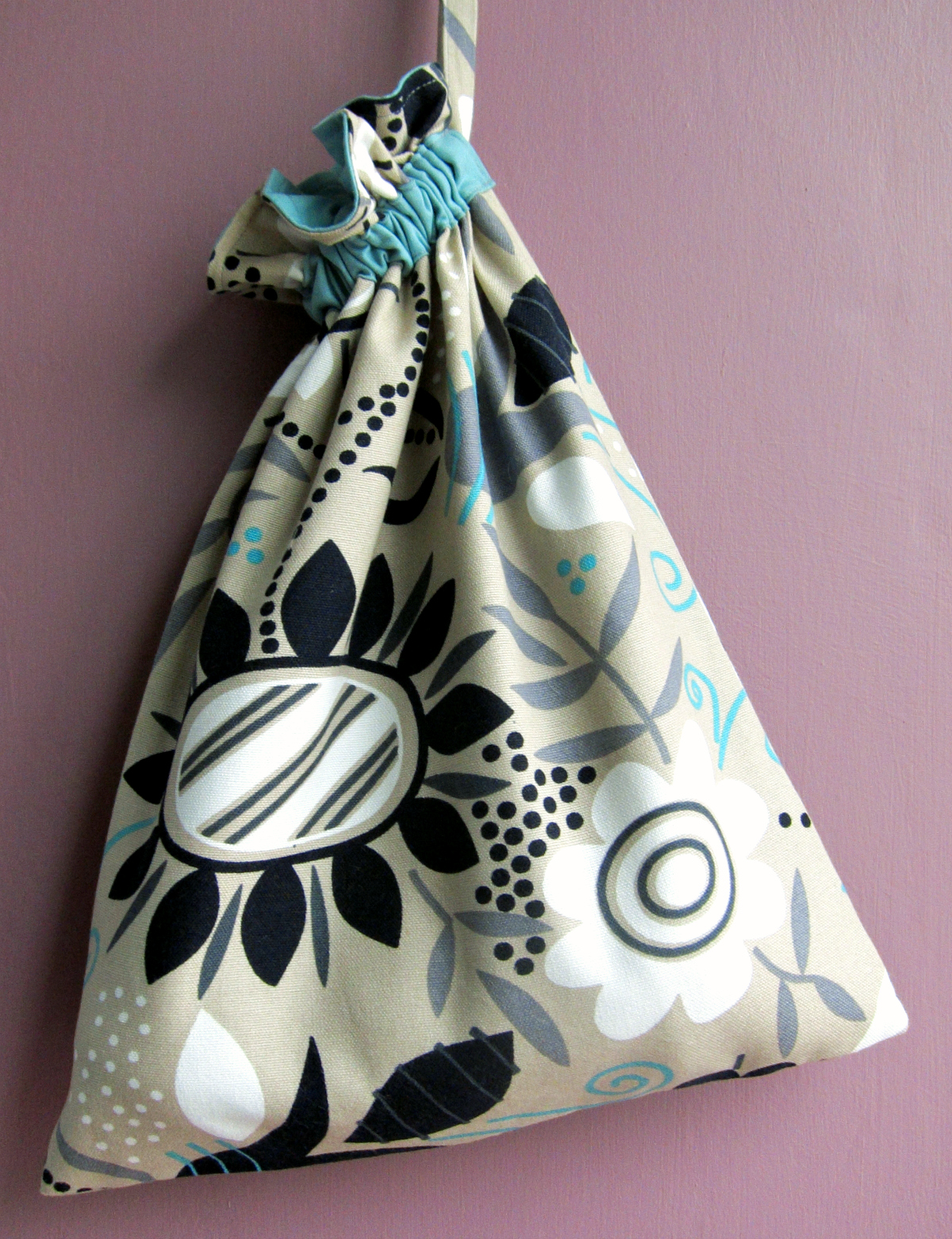 Threading My Way: Quick and Easy to make Drawstring Bag ~ Tutorial
