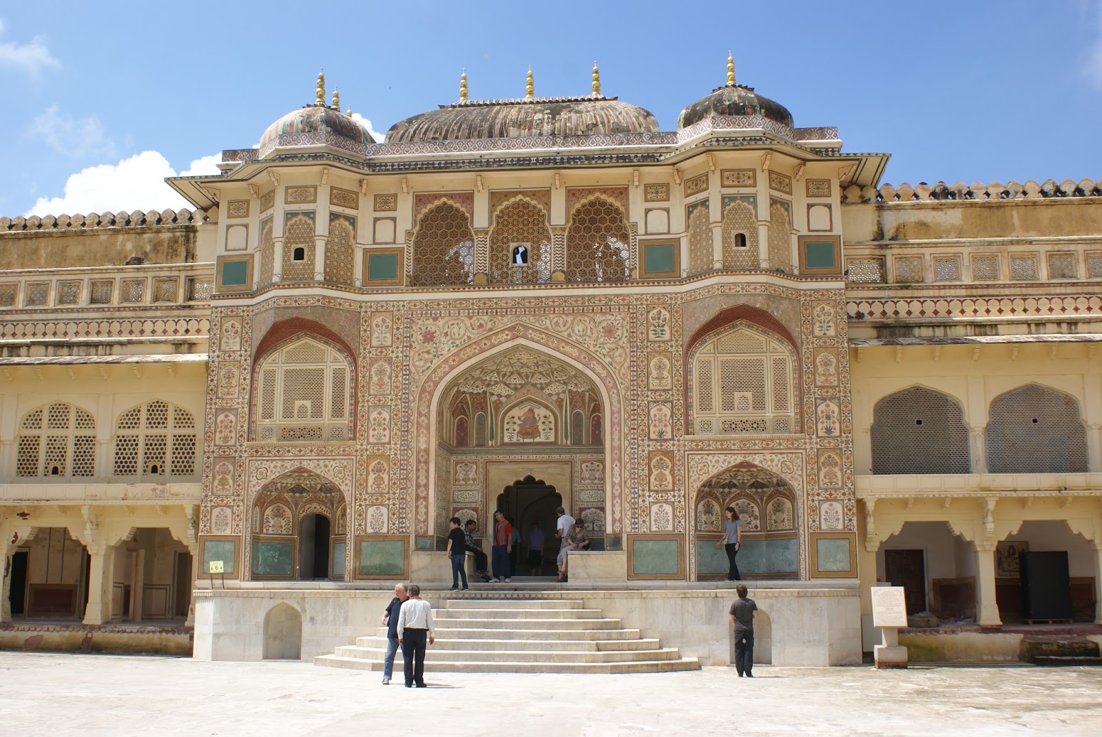 Дворец с 2007