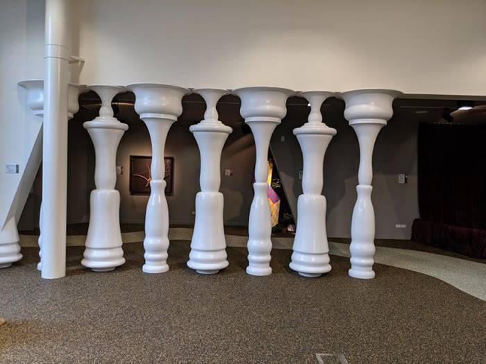 The way these pillars look like people looking at eachother.