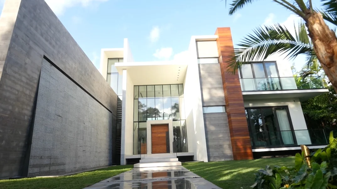 71 Interior Photos vs. 212 W Dilido Dr, Miami Beach, FL Ultra Luxury Modern Mansion Tourr