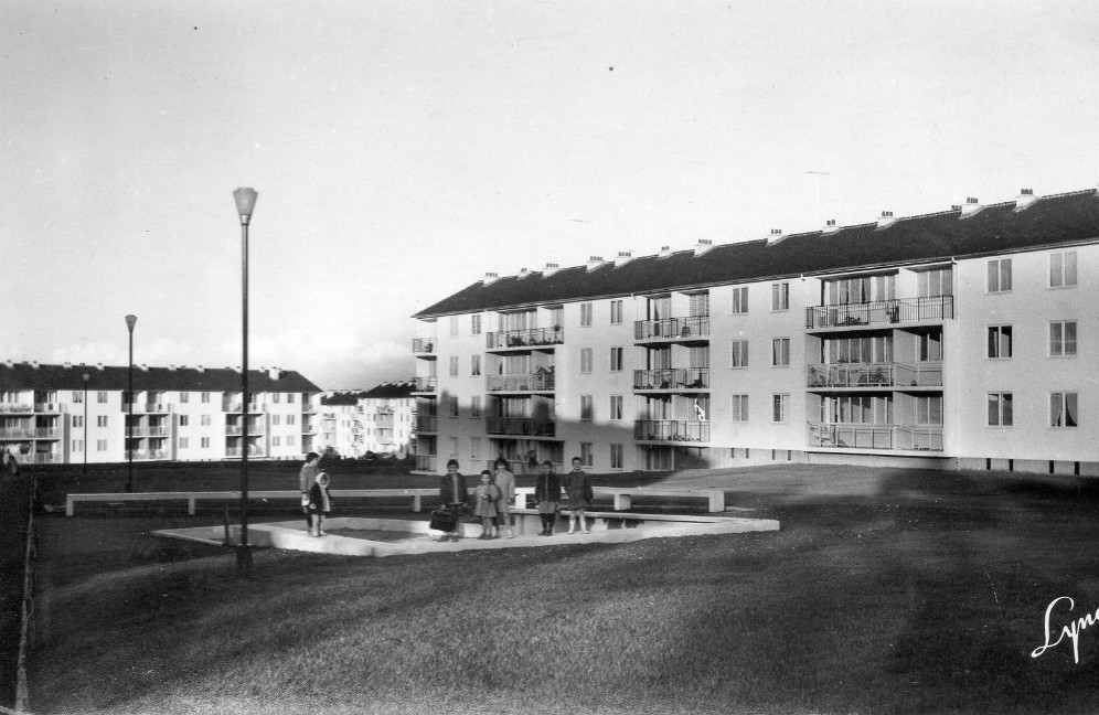 Un Paysage Moderne LA CELLE SAINTCLOUD Résidence Beauregard, Centre