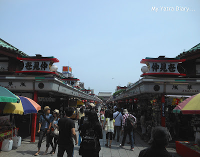 Nakamise Dori Shopping arcade, Sensoji Temple, Japan