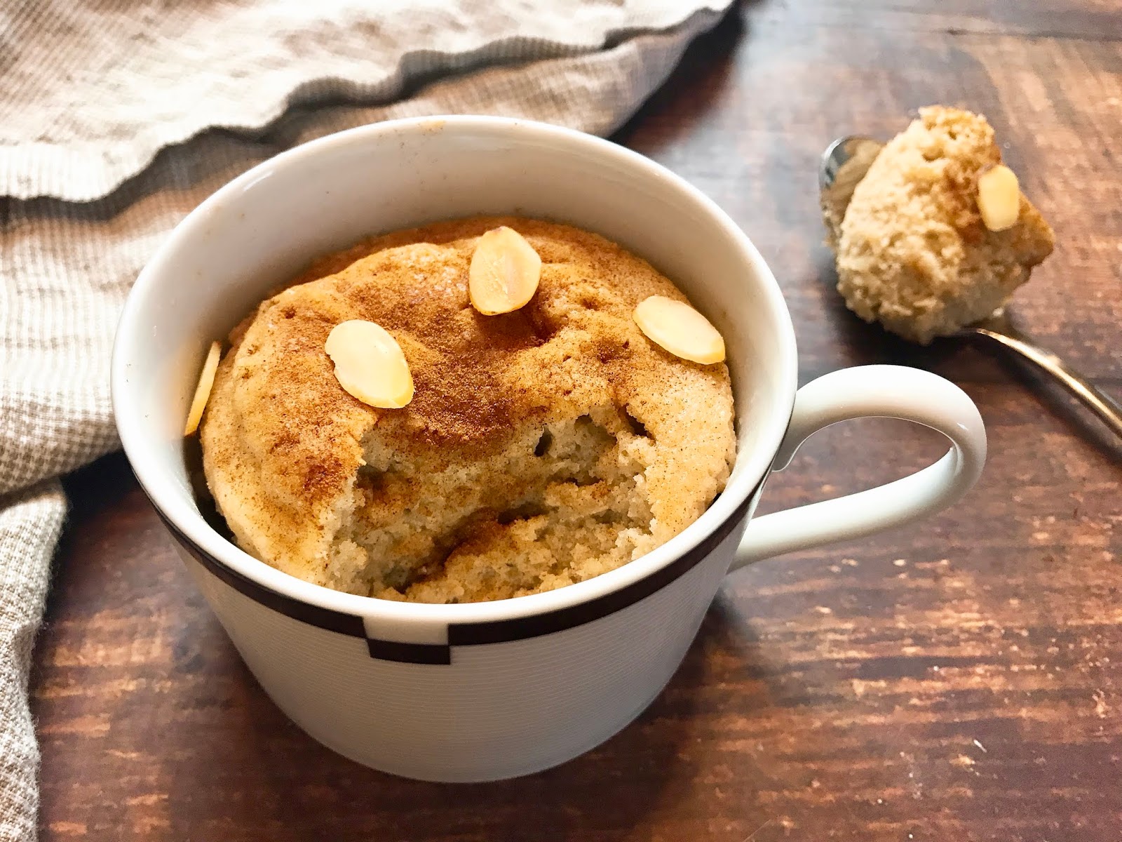 AppleCinnamon Mug Cakes with Toasted Almonds