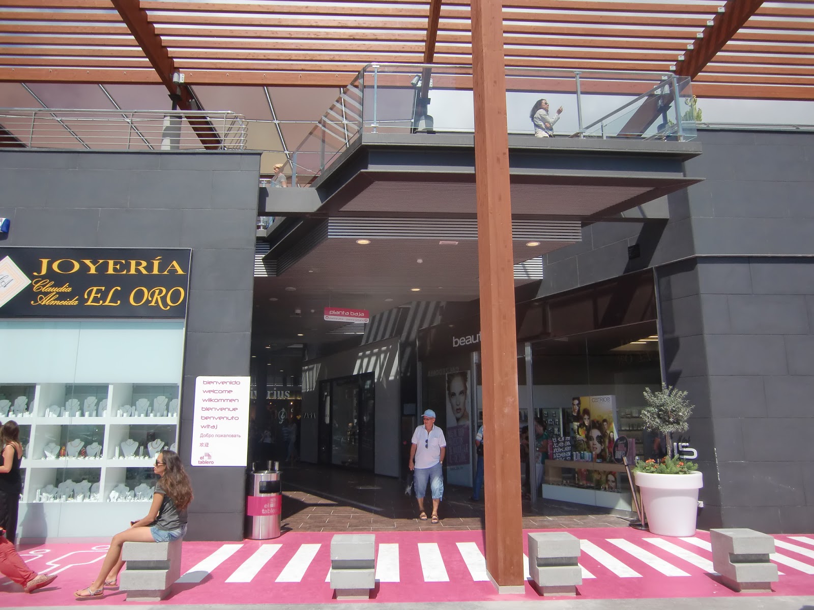 Black and White Photography Centro Comercial