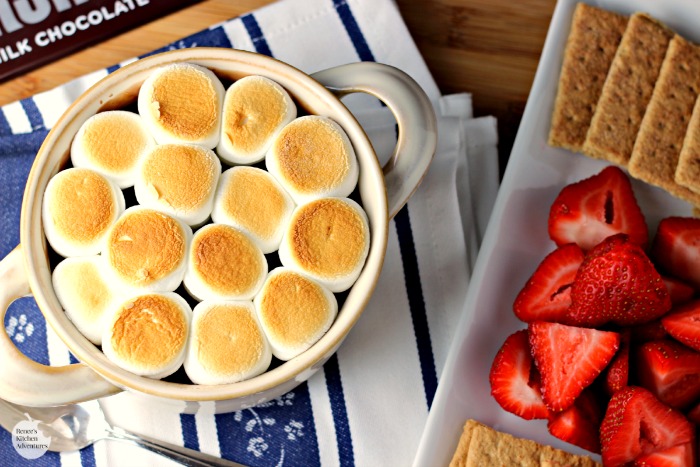 Easy S'mores Fondue | by Renee's Kitchen Adventures - Easy recipe for a s'mores inspired dessert made indoors!  Ooey, gooey deliciousness! 
