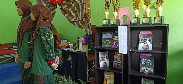 Novel Karya Siswa Ikut Ramaikan Bazar