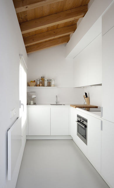 Narrow L shaped kitchen