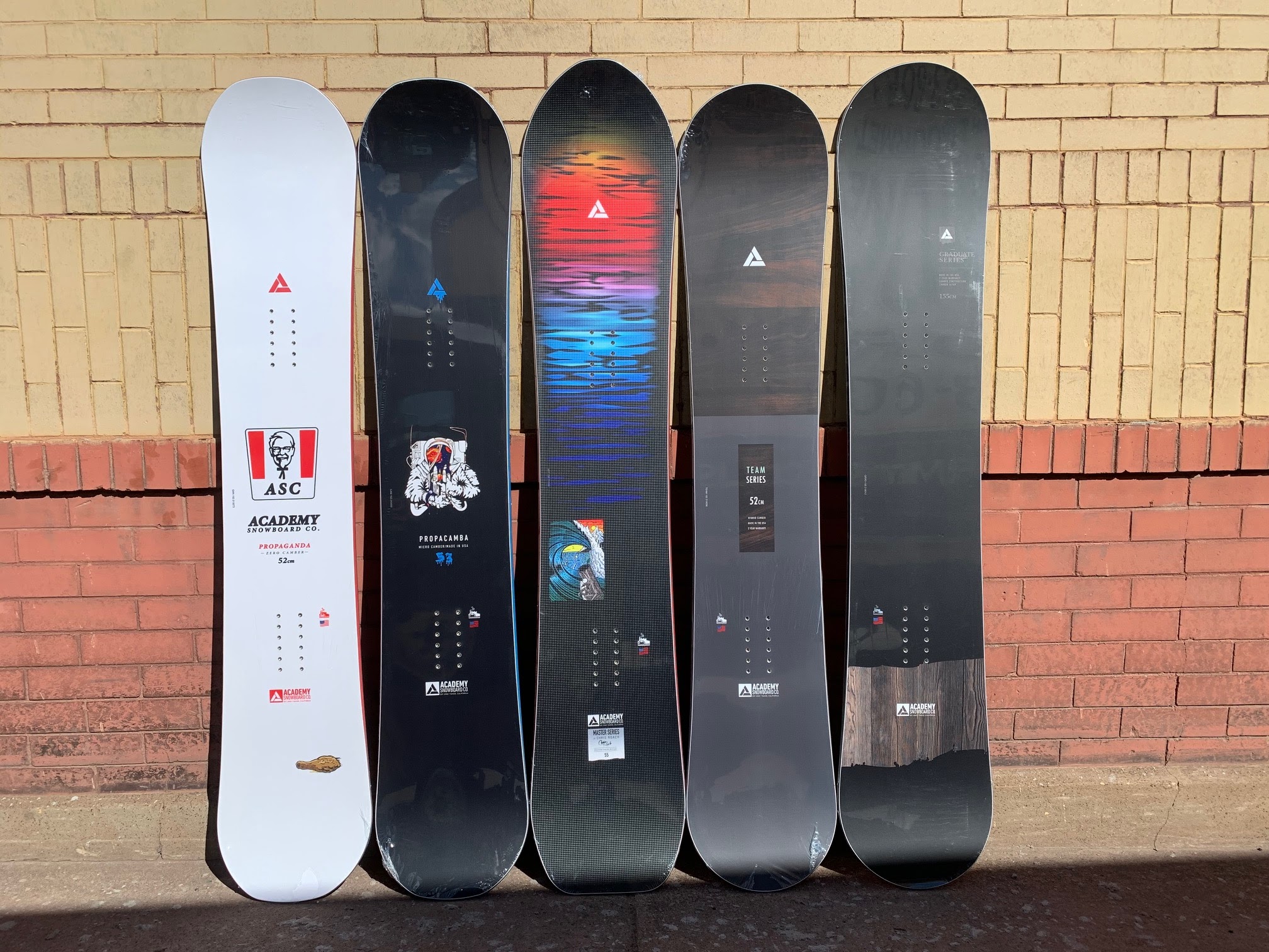 Damage 2020/21 Academy Snowboards