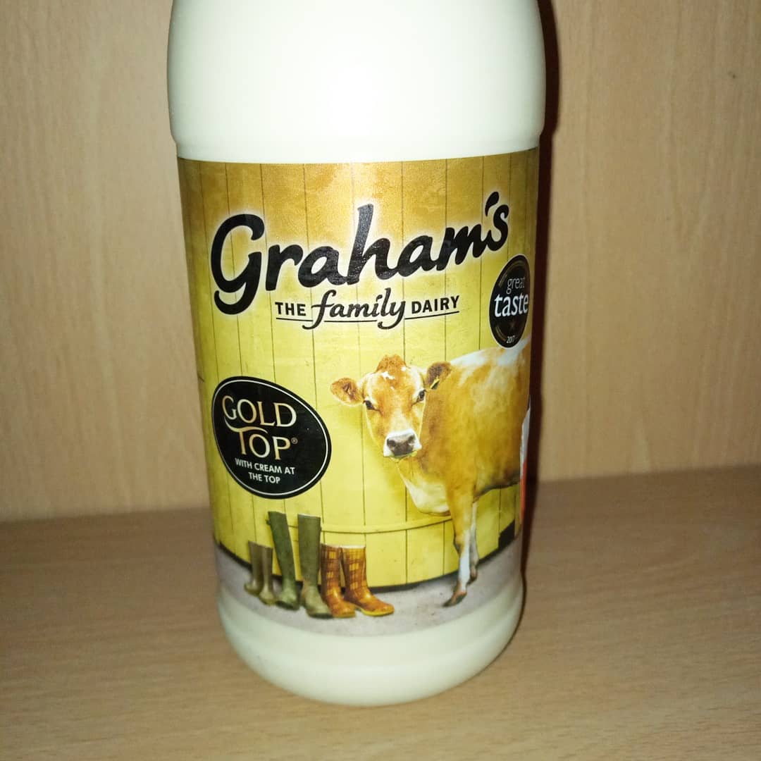 Supersupergirl's Food Reviews Graham's gold top milk and Gold Smooth