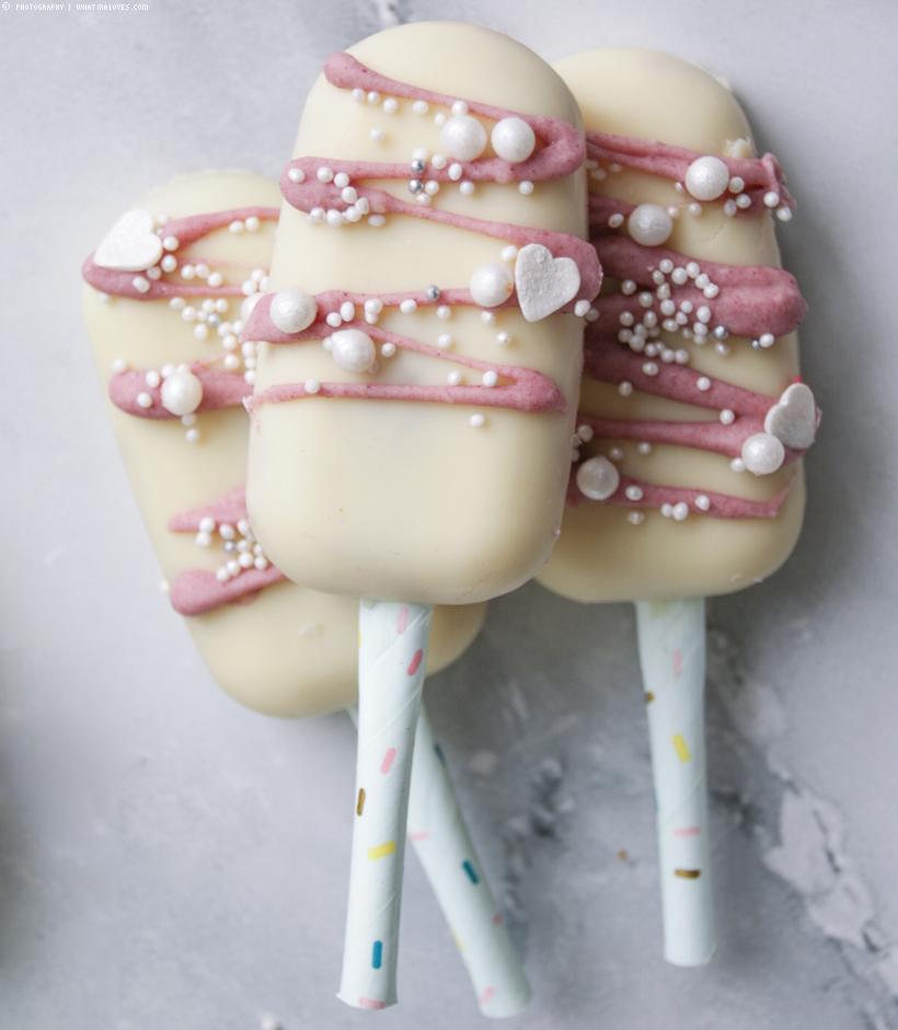 prickelnde White Chocolate Cake Pops 