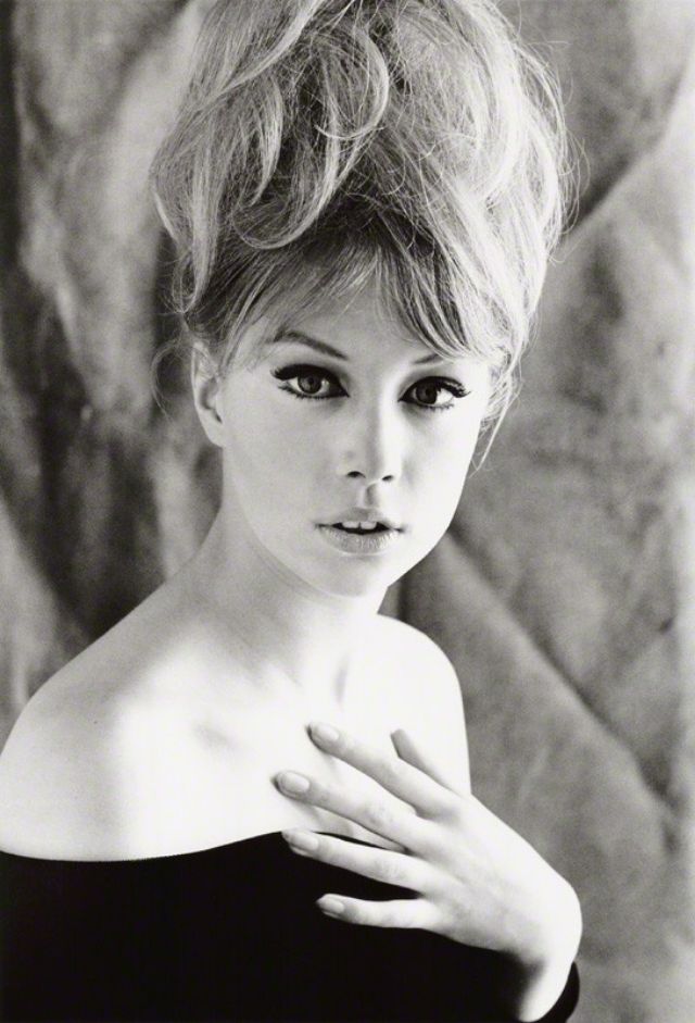 Rock's Most Beautiful Muse: 36 Rare and Fascinating Vintage Photos of a Young Pattie Boyd in the