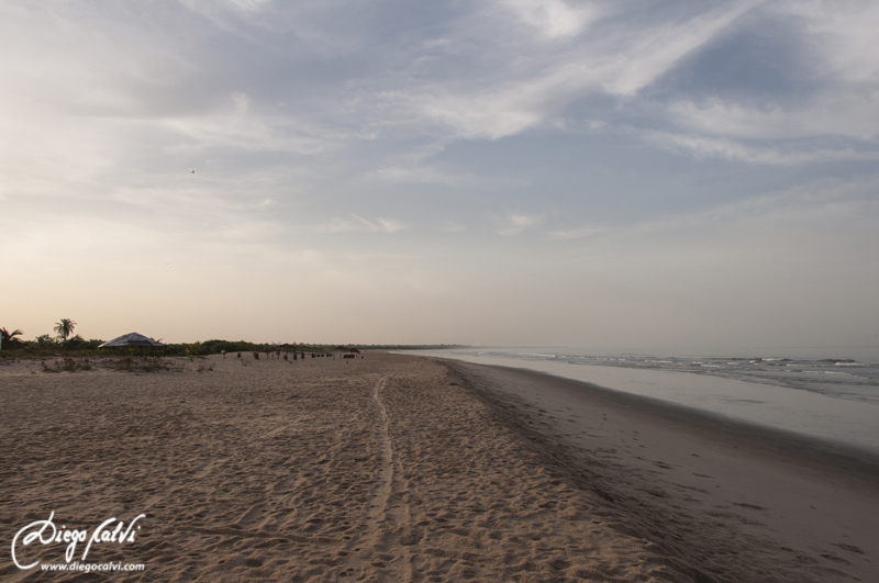 La playa de Sanyang en el sur de Gambia Apuntes de viaje