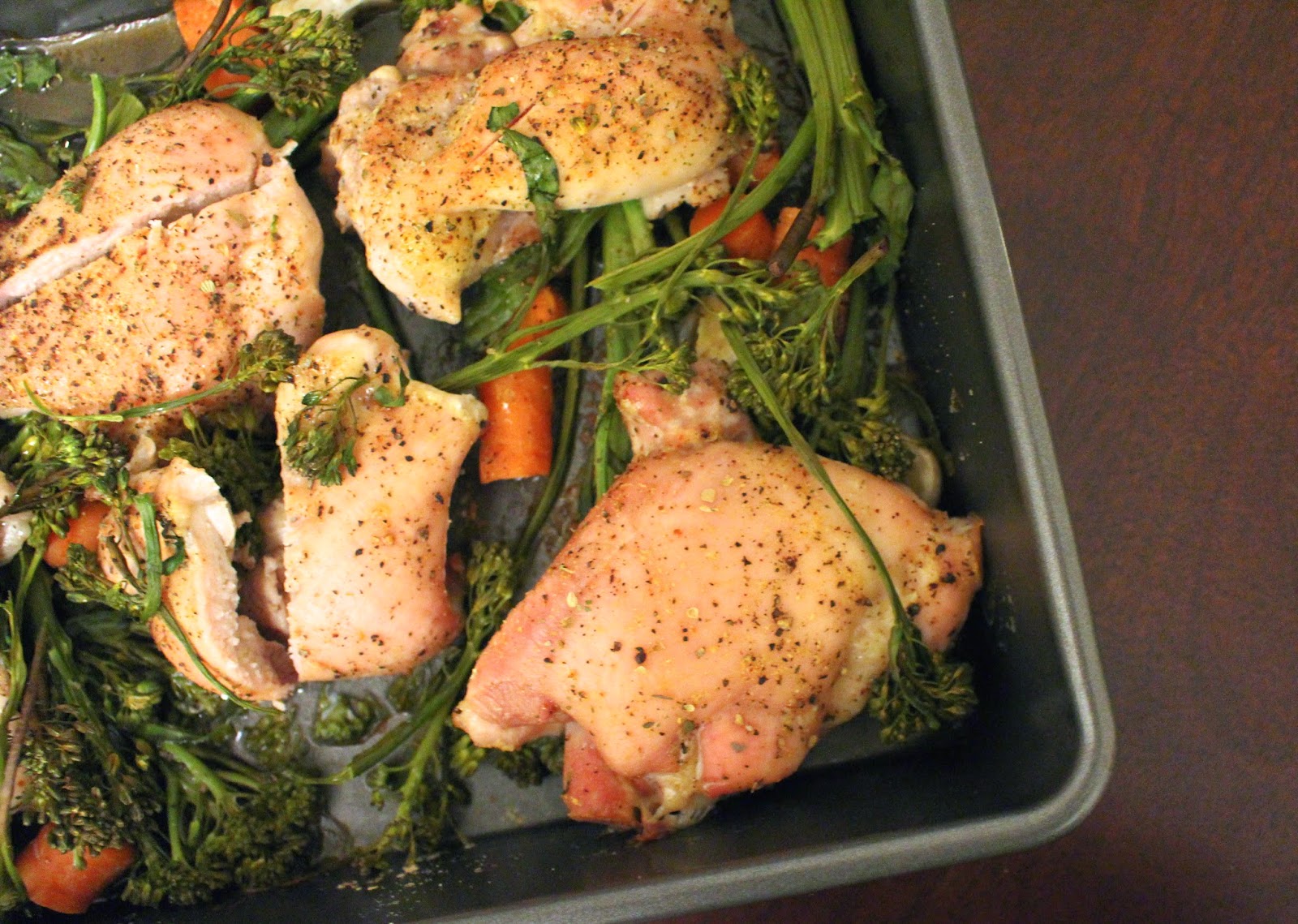 One tray dinner, baked chicken with broccoli rabe carrots and garlic, 30 minute meal, that working life, www.thatworkinglife.com