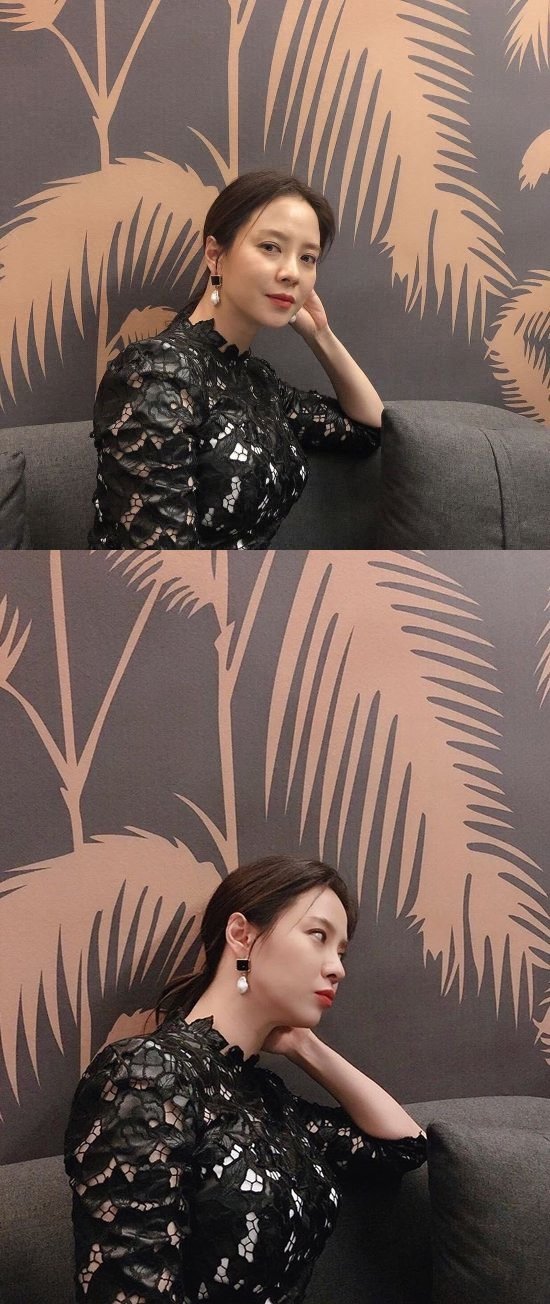 Actress Song Jihyo showed off her elegant beauty in her latest