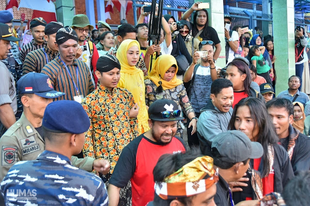 Hadiri Sedekah Laut Larung Sembonyo, Bupati Nur Arifin Ajak Masyarakat Jaga Kebersihan Laut