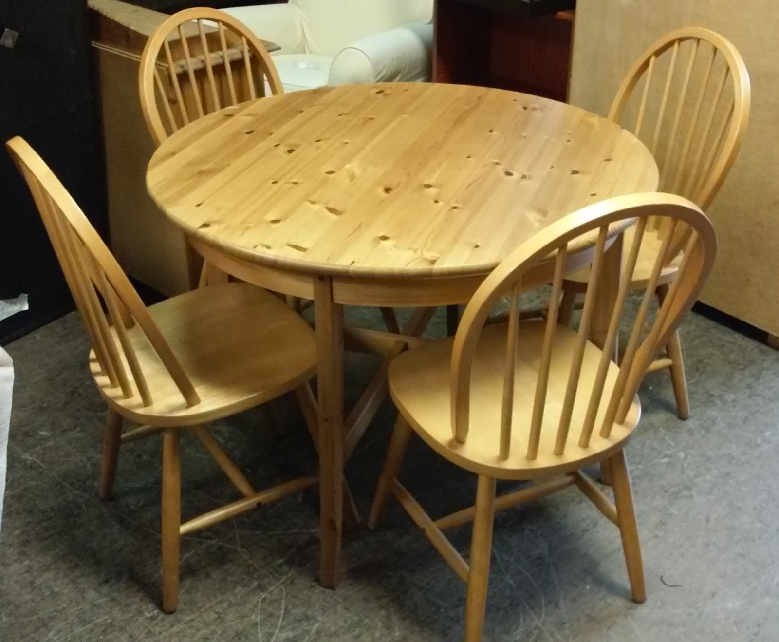 UHURU FURNITURE & COLLECTIBLES SOLD 3 1/2' Diameter Knotty Pine