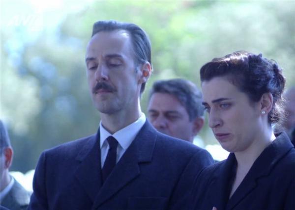 Άγριες Μέλισσες - Η Παγώνα Εγκαταλείπει Τον Τόλλια