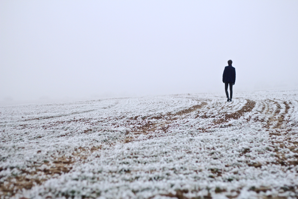 BLOG-MODE-HOMME-pull-cachemire-vert-american-vintage-churchs-leyton-chaussures-cuir-grine-cardigan-paysage-hiver-style-preppy-campagne-francais-dandy-jeune - 1 (1)