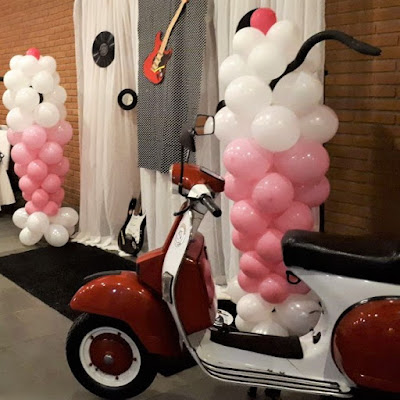 Hotel decorado com ambientação da década de 1950. Hotel decorado com ambientação da década de 1950.