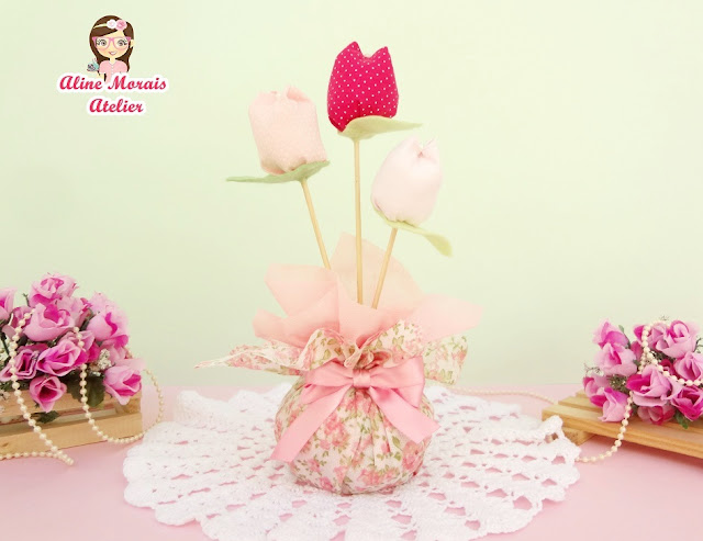 lembrancinha lembrança centro de mesa útil festa aniversário debutante 15 anos barato preço bom promoção peso de porta flores tulipas de tecido