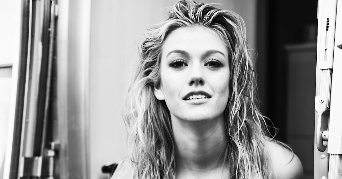 DC COMICS AND ARROWVERSE : Katherine McNamara – Photoshoot April 2021