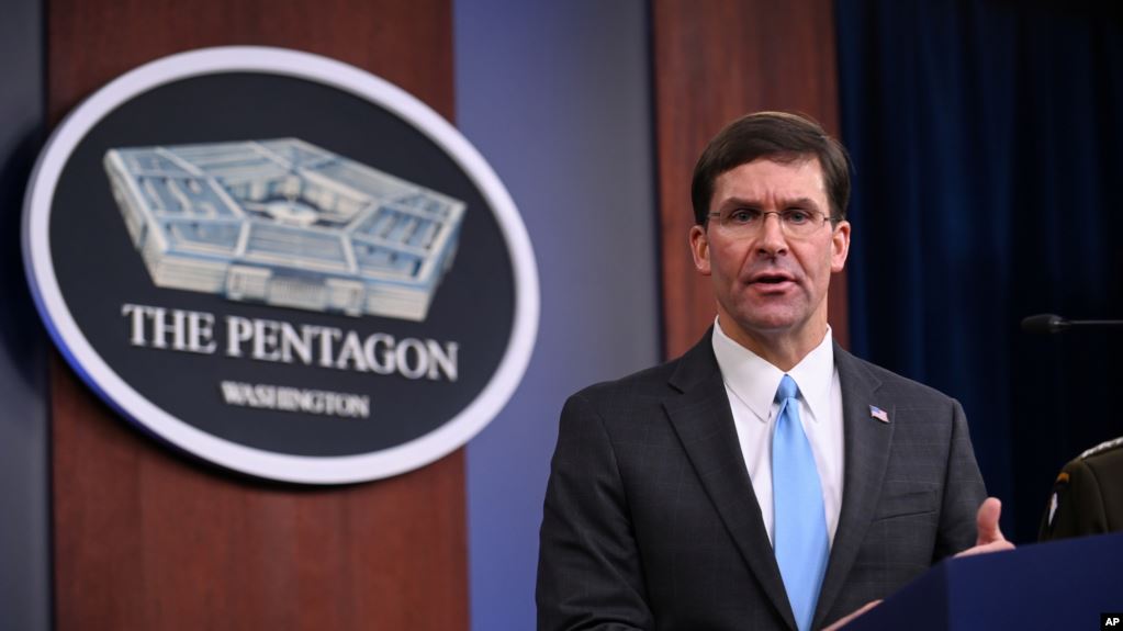 El secretario de Defensa de EE.UU., Mark Esper, durante una rueda de prensa celebrada en el Pentágono el pasado 11 de octubre de 2019 / AP