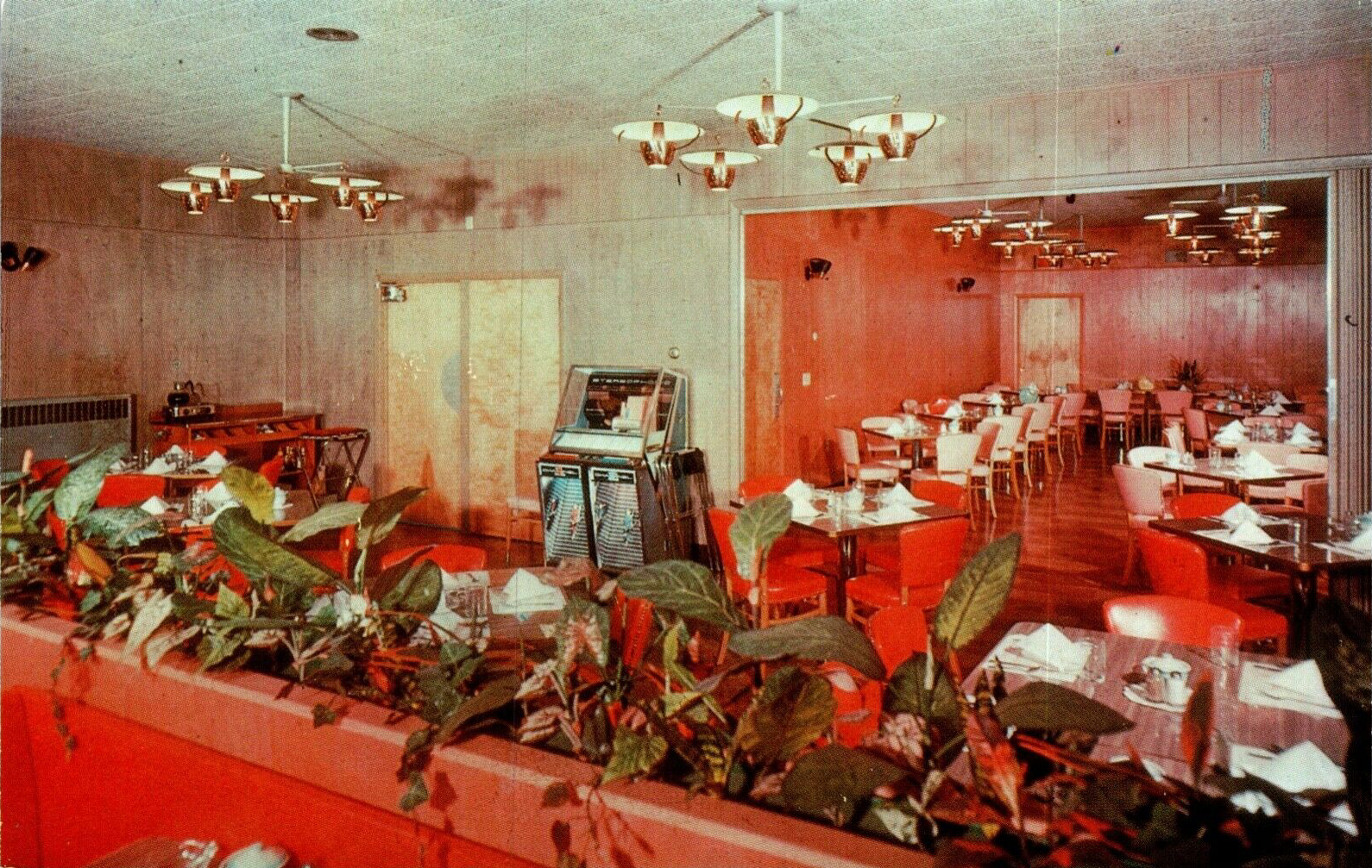 Brady's Bunch of Lorain County Nostalgia Vogue Room Vintage Postcard