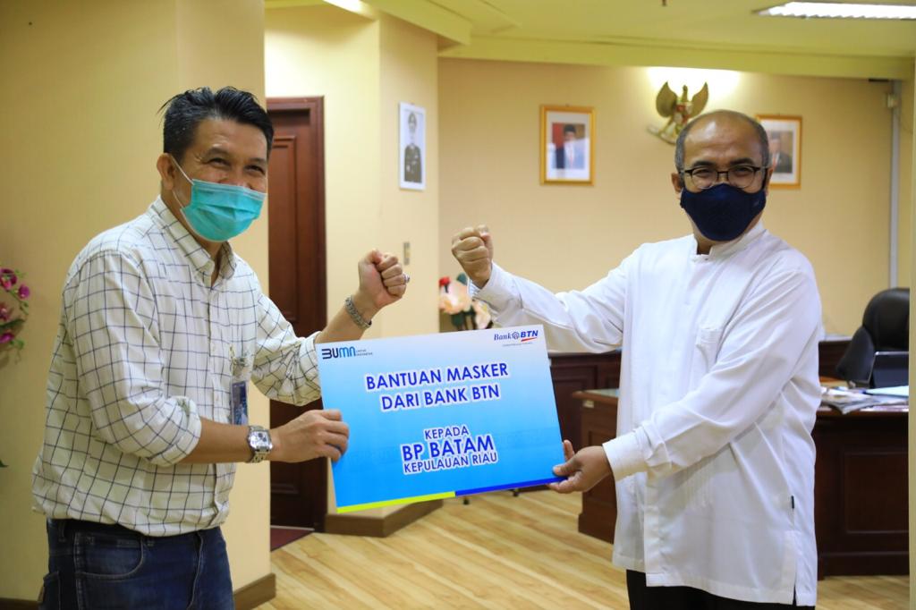Plh Kepala BP Batam Menerima Bantuan 2000 Maser dan Hand Sanitizer dari Kepala Cabang Bank BTN Plh Kepala BP Batam Menerima Bantuan 2000 Maser dan Hand Sanitizer dari Kepala Cabang Bank BTN