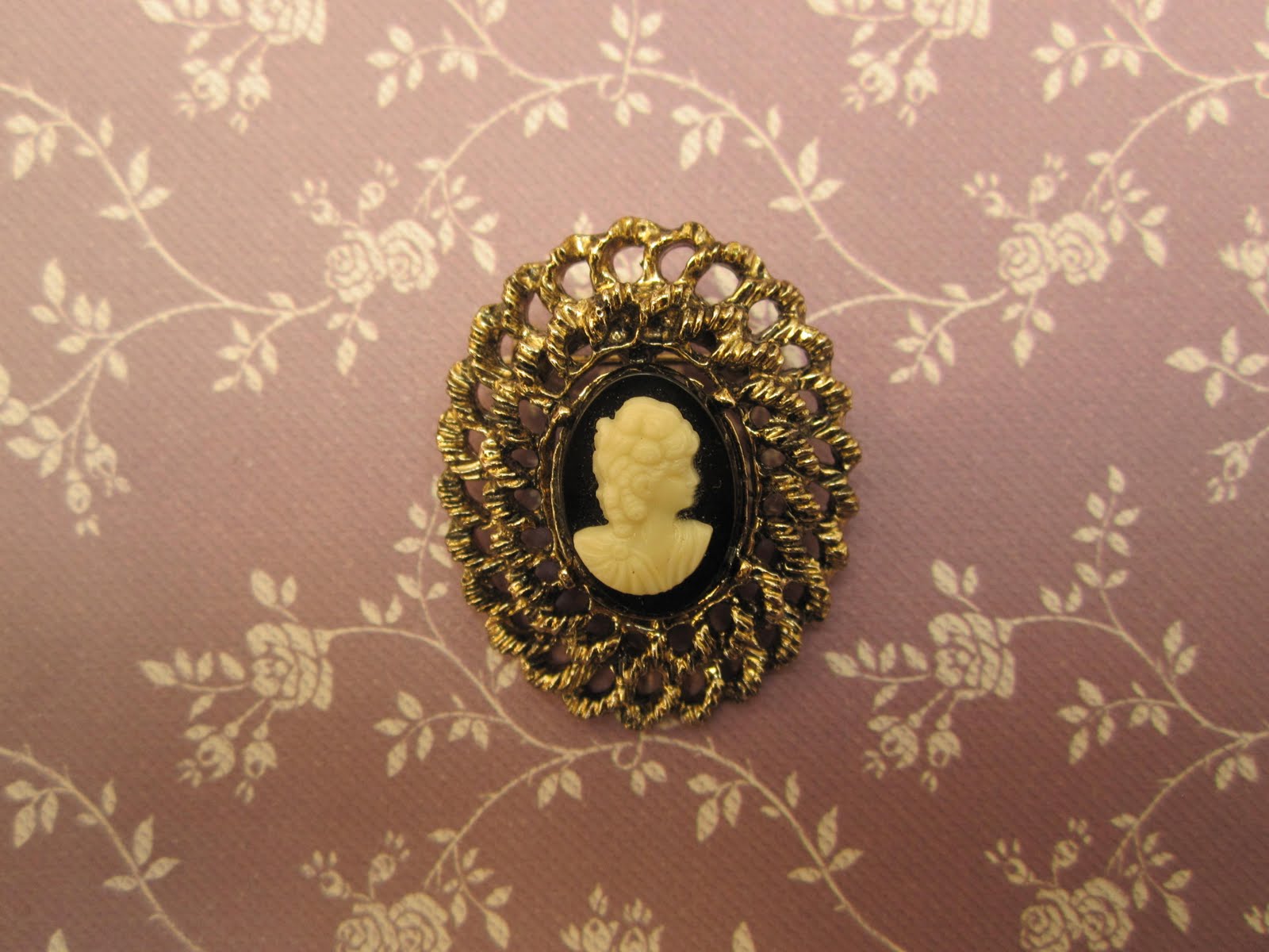 Broches vintage: um toque retrô no look