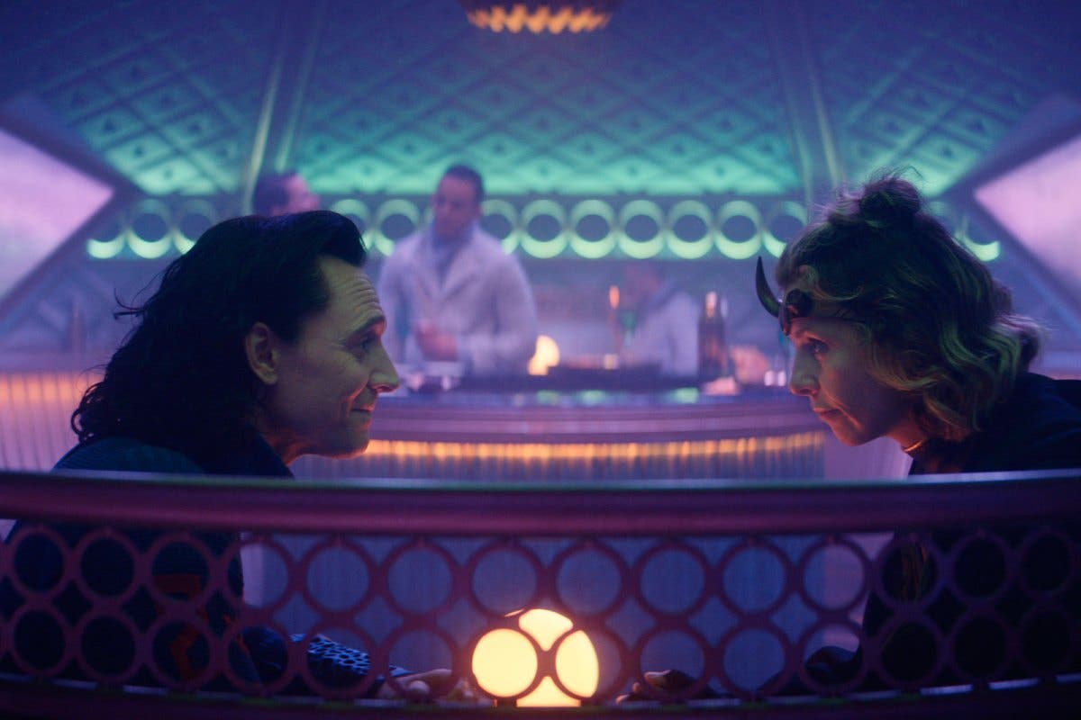 Loki y Sylvie se conocen mejor en el bar en LOKI