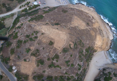 Late Bronze Age court-centered building unearthed on northern coast of Crete Late Bronze Age court-centered building unearthed on northern coast of Crete