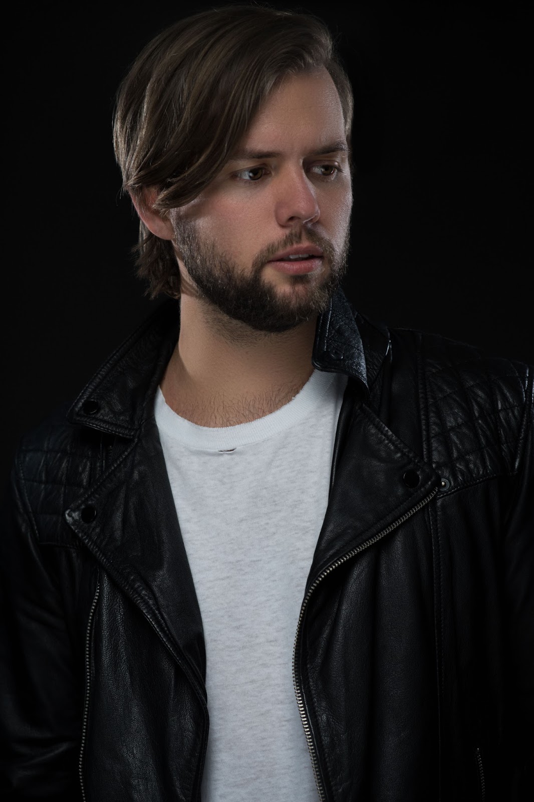 READYLIGHT MEDIA BLOG Portrait Setup 101 (black background studio