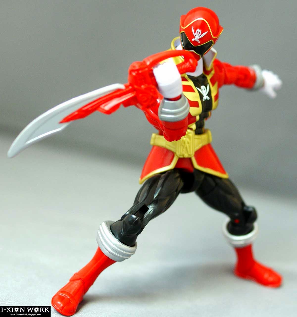 一眼看穿: Power Rangers Super Megaforce - Armored Super Mega Red