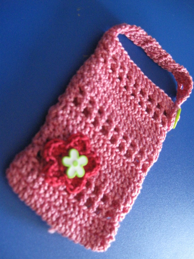 DesiKalakar: Crochet mobile pouches