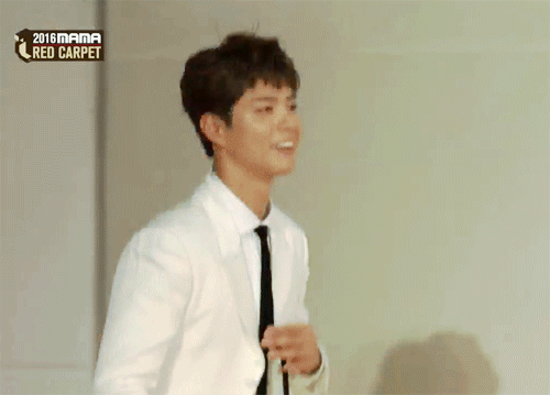 박보검 어제자 흰수트, 레드카펫 입장.gif | 인스티즈