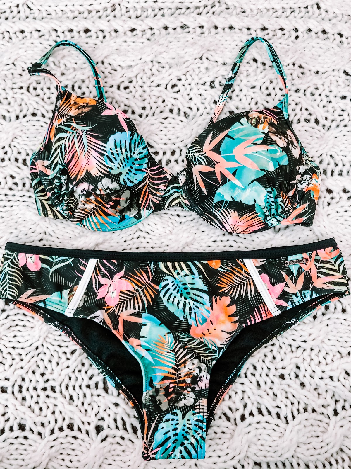 Nieuwe bikini's en zomerjurk van Protest Nieuwe bikini's en zomerjurk van Protest