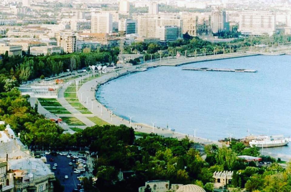Flame towers баку. Баку фото сверху. Набережная баку азербайджан. Баку столица азербайджана. Азейбарджан столица.