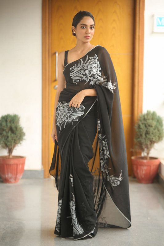 Actress Sobhita Dhulipala Hot Sleeveless Saree Photos - Actress Doodles