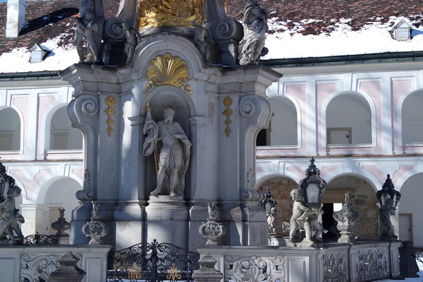 autriche basse-autriche niederösterreich stift abbaye heiligenkreuz wienerwald colonne trinité