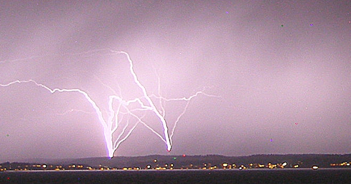 Cliff Mass Weather Blog Rare Upside Down Lightning Viewed over Puget Sound