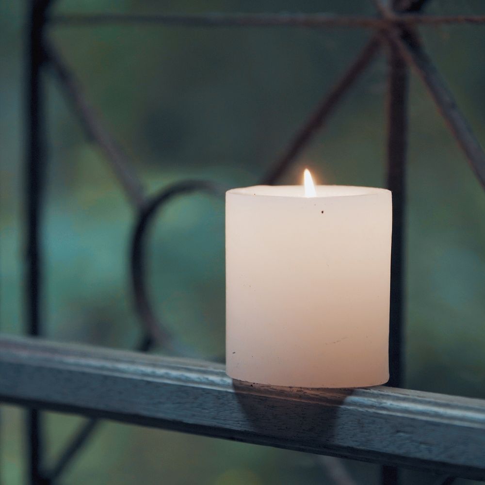 Lee Jin Kwon – 사람이 죽어야만 못 본 채 사는 건 아닌가 봐 – Single